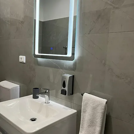 Fjaka Apartman Valtura